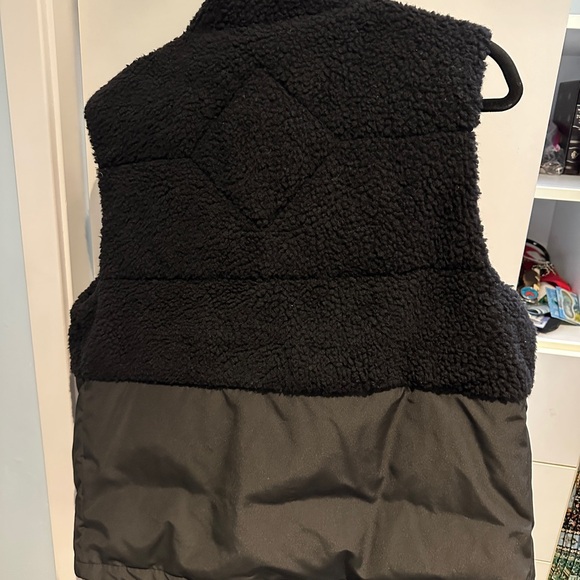 Canada Goose Black Sherpa Vest - Picture 6 of 7